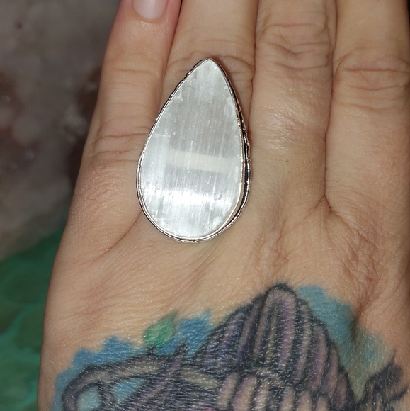 Beautiful Teardrop Raw Selenite Ring Size 6.75 - Picture 2 of 6